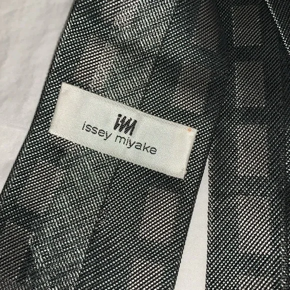 Issey Miyake - Picture 3 of 4